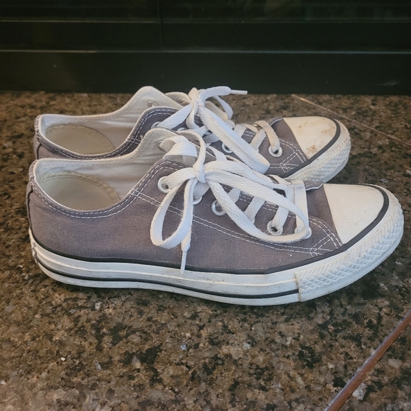 Grey low top Converse sneakers. women's size 7. - Picture 3 of 4